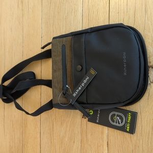 Sherpani Prima Crossbody bag